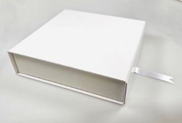 Prikaži podrobnosti za EXCLUSIVE ETUI ZA ALBUM - magnetno zapiranje 20x20 CM Slika EXCLUSIVE ETUI ZA ALBUM - magnetno zapiranje 20x20 CM